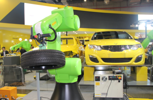 占據(jù)全球市場(chǎng)半壁江山 日本工業(yè)機(jī)器人刷新紀(jì)錄