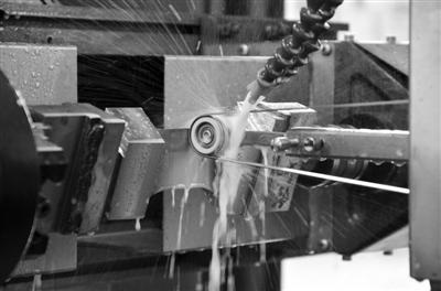 國產(chǎn)機床“以柔克剛“崛起 為發(fā)動機解決核心難題