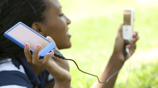 吸收環(huán)境光就能給手機充電 這款可打印的電池會成功嗎？